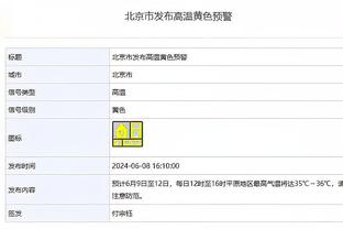 有爱❤️奥纳纳参与曼联公益活动 与孩子们踢球并送上签名~